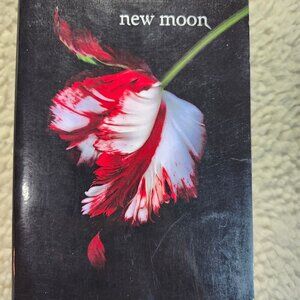 Stephenie Meyer New Moon Paperback 1st Paperback Edition 2008 Fiction Novel